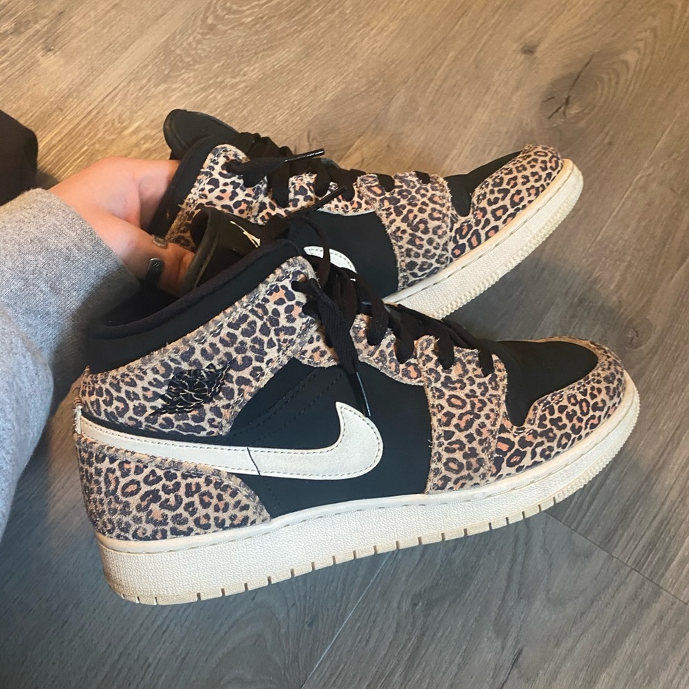 cheetah jordan 1 mid